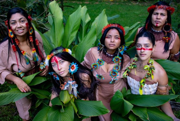 Em apresentações inéditas, mulheres indígenas Fulni-ô levam cantos sagrados e saberes tradicionais ao palco