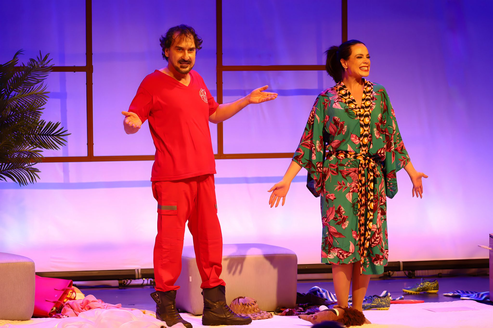 revistaprosaversoearte.com - Espetáculo 'Cala a Boca e Me Beija' chega aos fins de semana no Teatro Vannucci