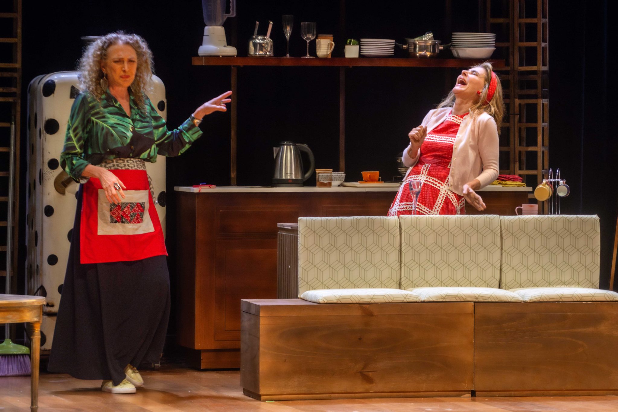 Espetáculo 'Duas Irmãs & Um Casamento' estreia temporada no Teatro dos Quatro revistaprosaversoearte.com - Espetáculo 'Duas Irmãs & Um Casamento' estreia temporada no Teatro dos Quatro