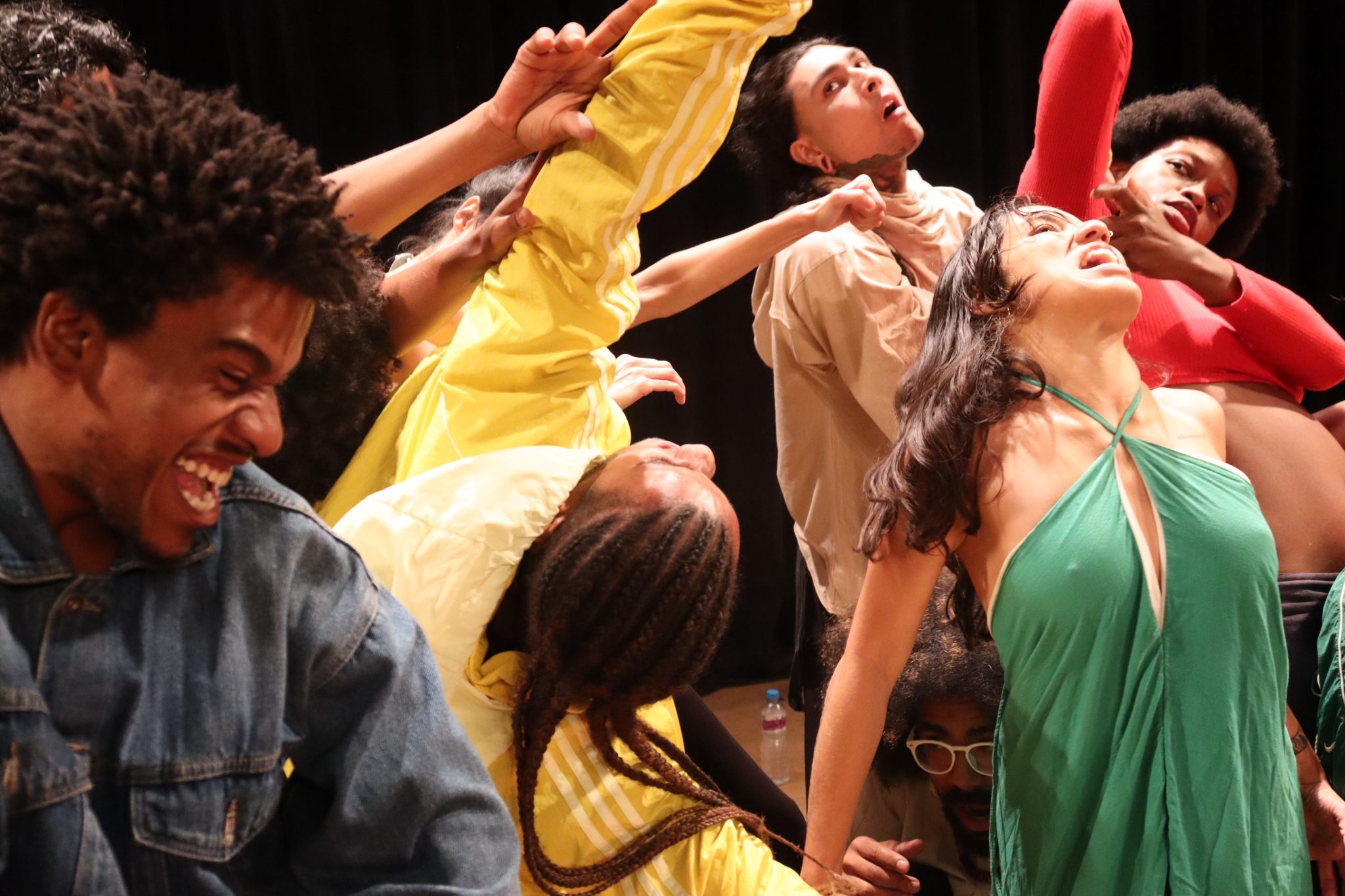 revistaprosaversoearte.com - Espetáculo de dança 'A[MAR]KALUNGA' faz apresentações no Teatro Flávio Império