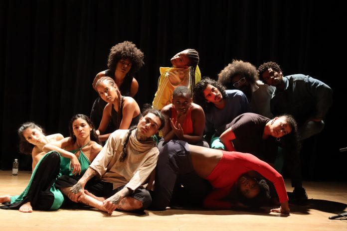 Espetáculo de dança ‘A[MAR]KALUNGA’ faz apresentações no Teatro Flávio Império