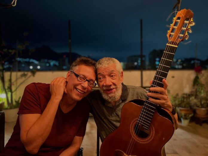 Augusto Martins e Hélio Delmiro lançam álbum ‘Certas Coisas’