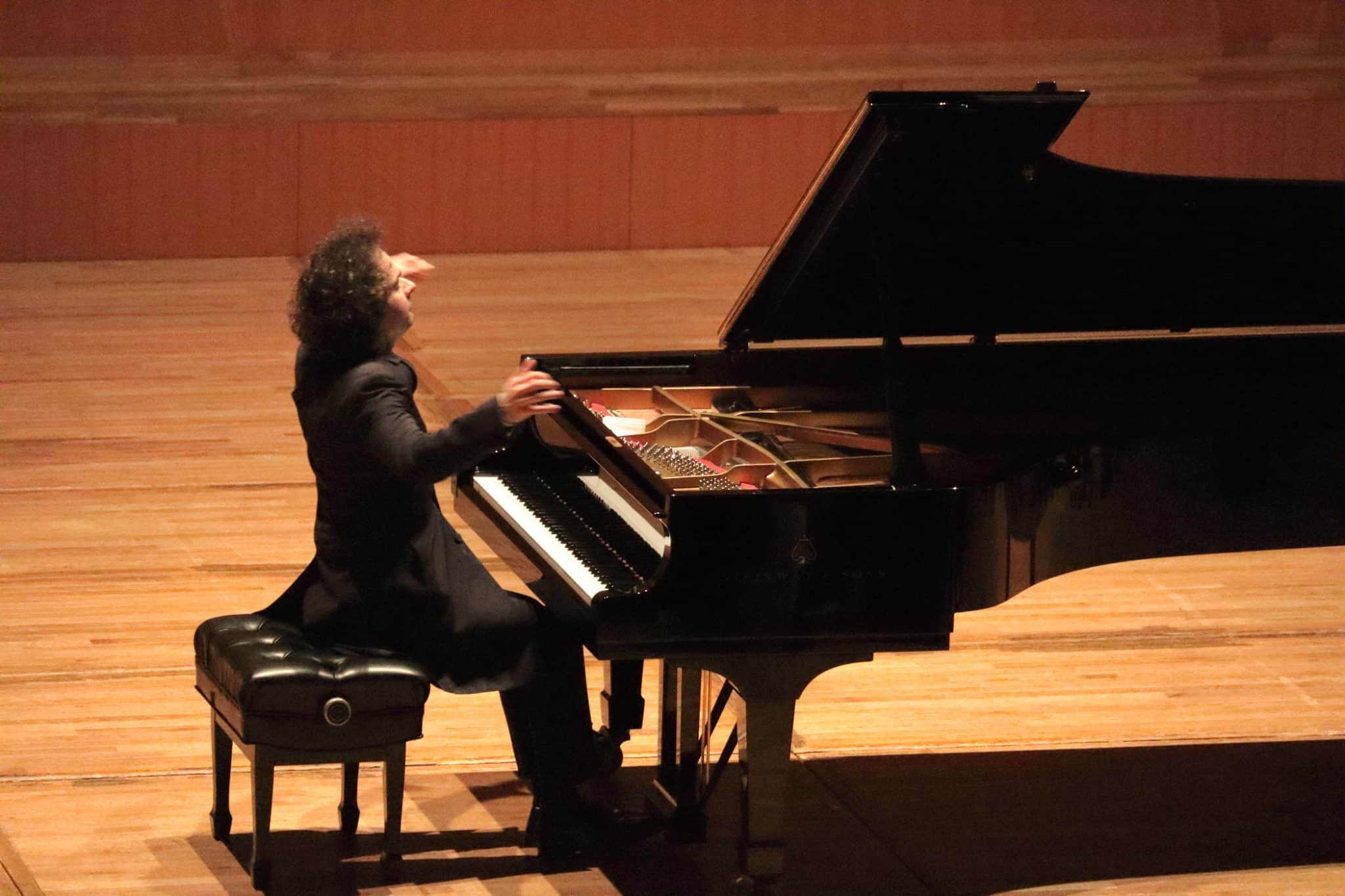 revistaprosaversoearte.com - Sala Cecilia Meireles | Beethoven: a evolução das sonatas para piano com Christian Leotta