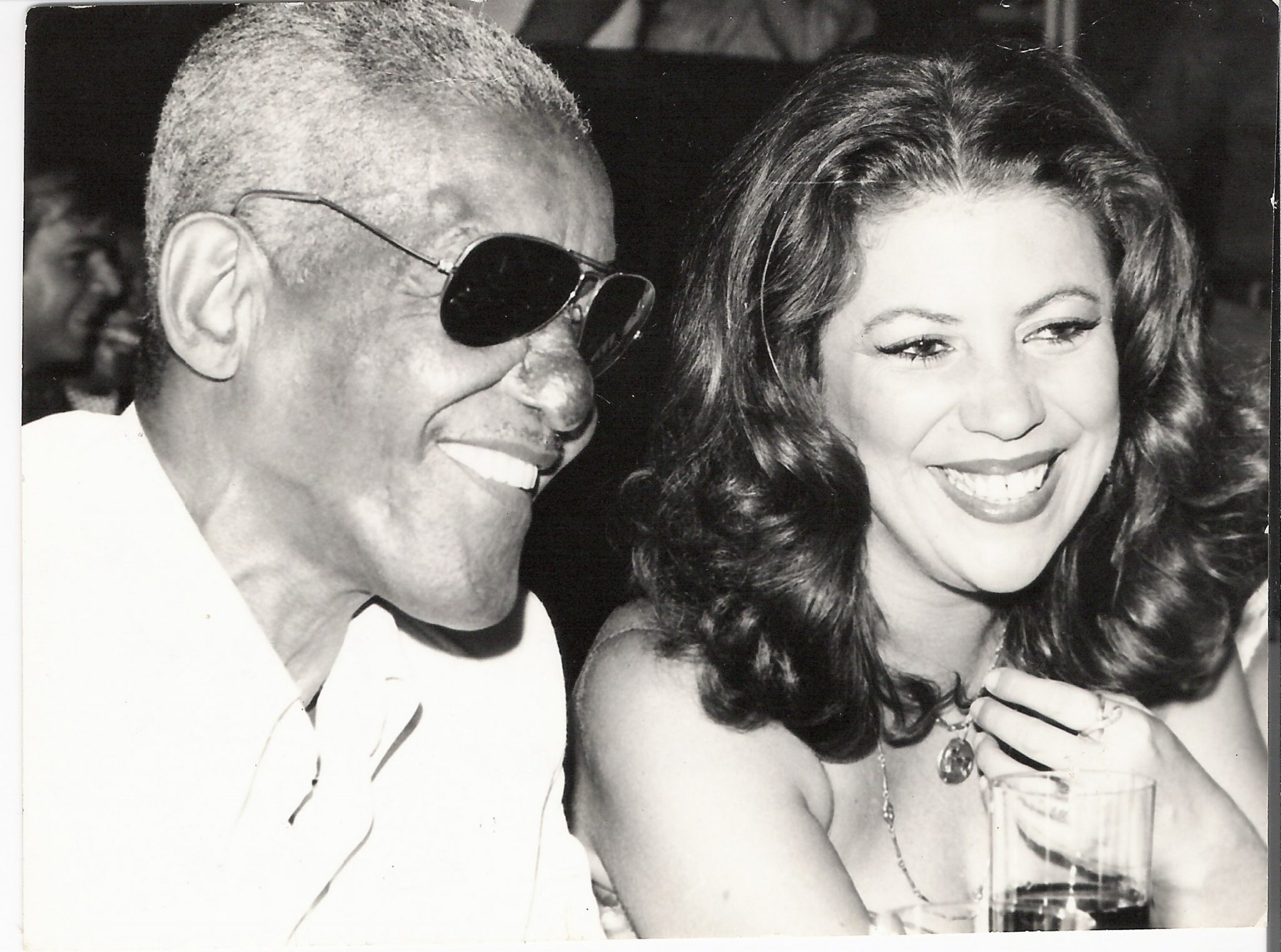 revistaprosaversoearte.com - O livro 'Beth Carvalho – Uma vida pelo samba' ganha lançamento no Rio