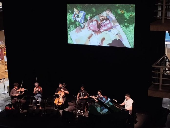 Espetáculo ‘Cine Concerto apresenta UP: altas aventuras’ no Teatro B32