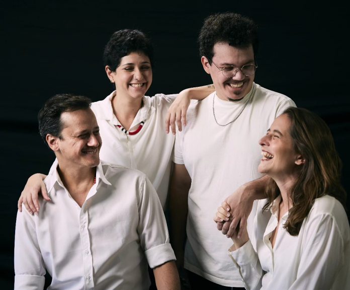 Escafandristas cantam Buarque na Casa do Choro