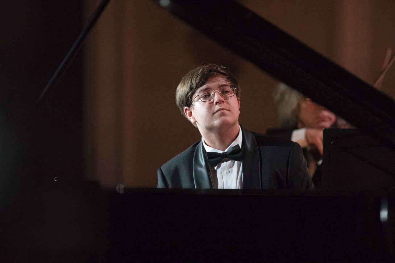 revistaprosaversoearte.com - Osesp recebe maestra alemã Ruth Reinhardt e o jovem pianista brasileiro Estefan Iatcekiw