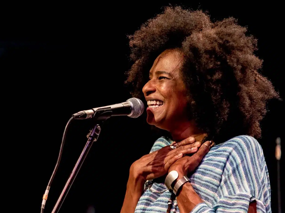revistaprosaversoearte.com - Rainhas do Samba: Izzy Gordon homenageia grandes vozes femininas no Sesc Santo André