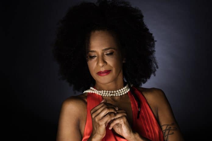 Rainhas do Samba: Izzy Gordon homenageia grandes vozes femininas no Sesc Santo André