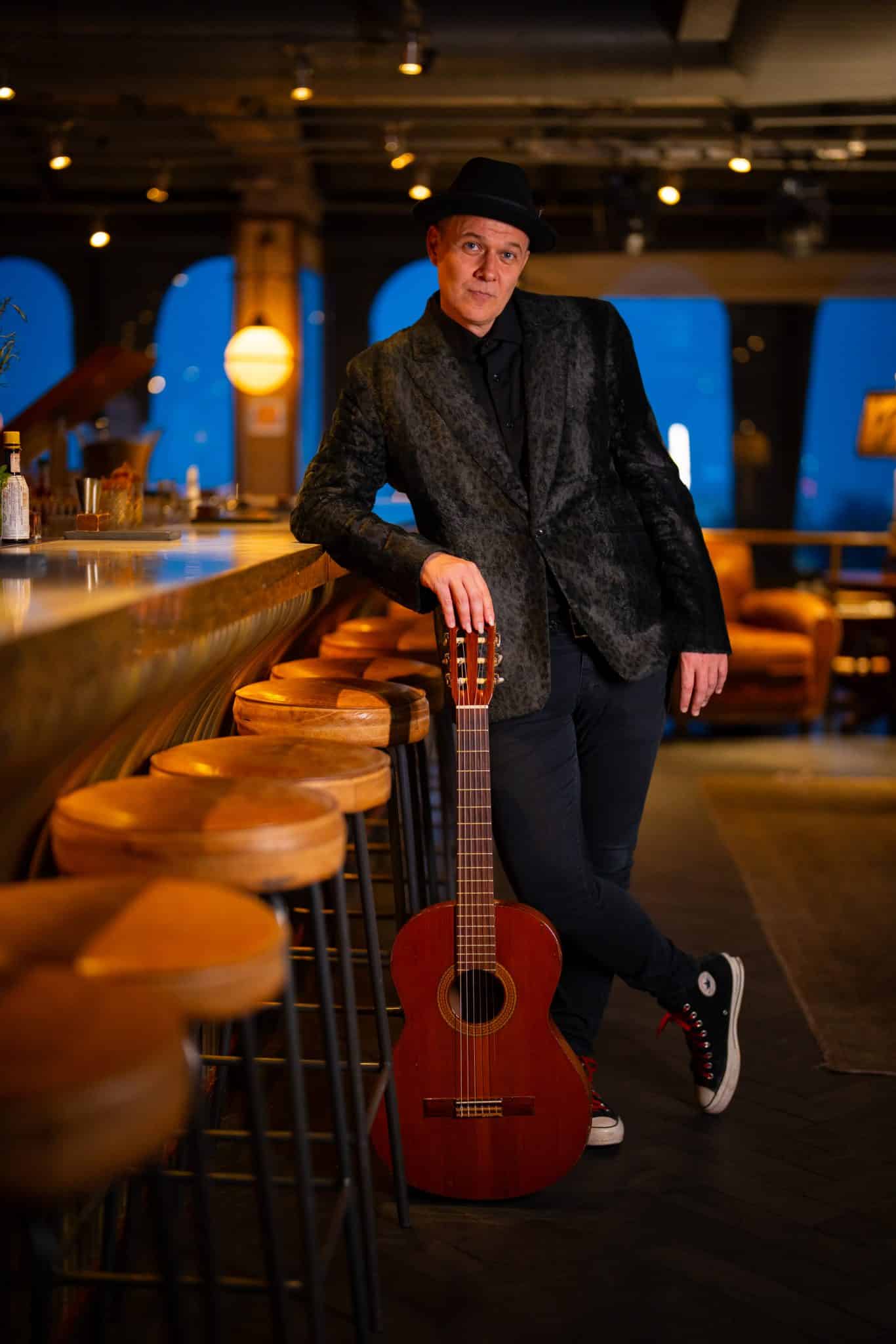revistaprosaversoearte.com - João Suplicy lança álbum 'Duets', pela gravadora Biscoito Fino