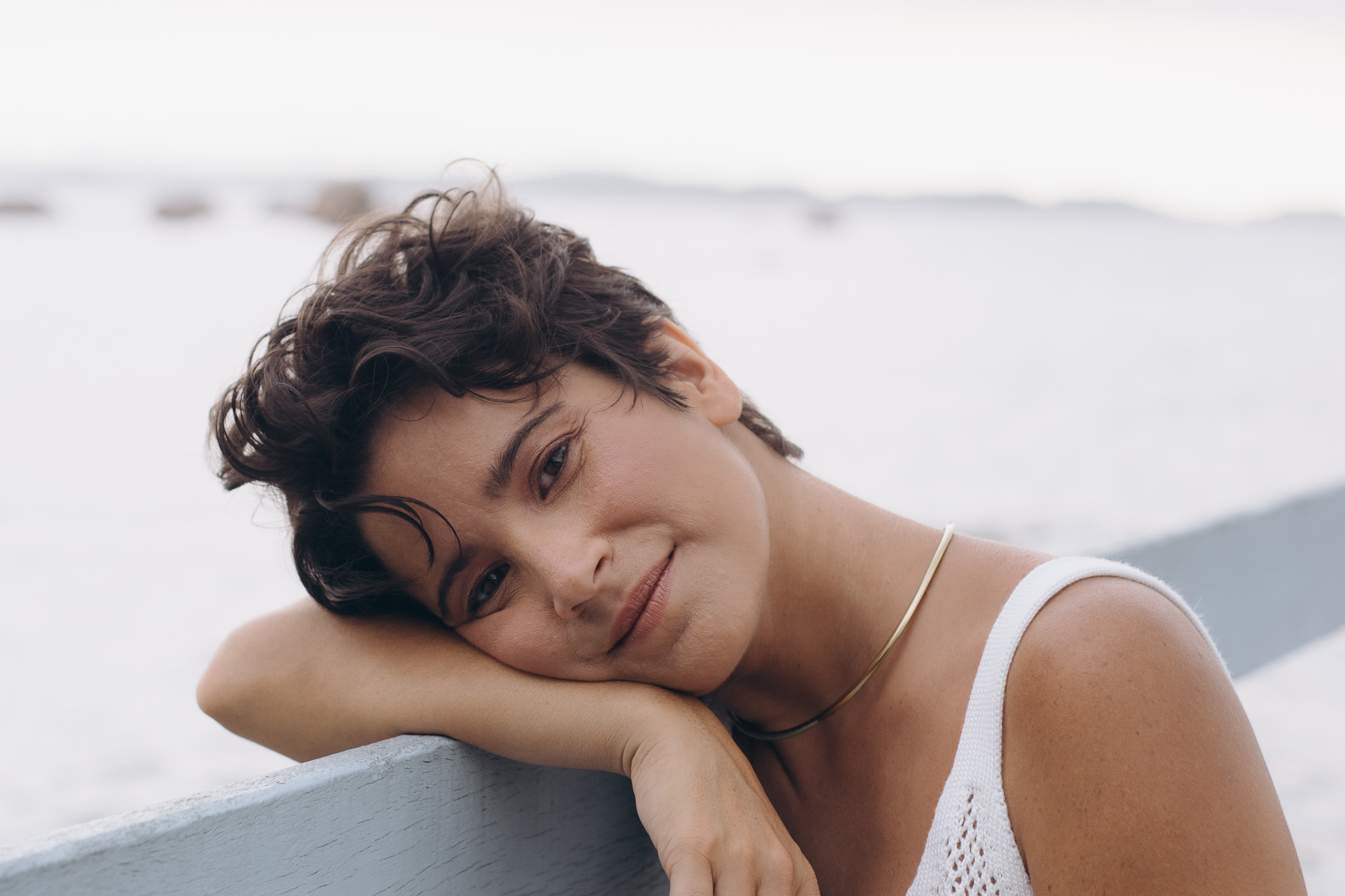revistaprosaversoearte.com - Marcela Brandão lança seu primeiro álbum 'Pedra Gigante'