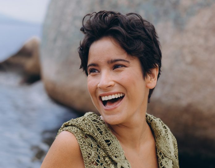 Marcela Brandão lança seu primeiro álbum ‘Pedra Gigante’