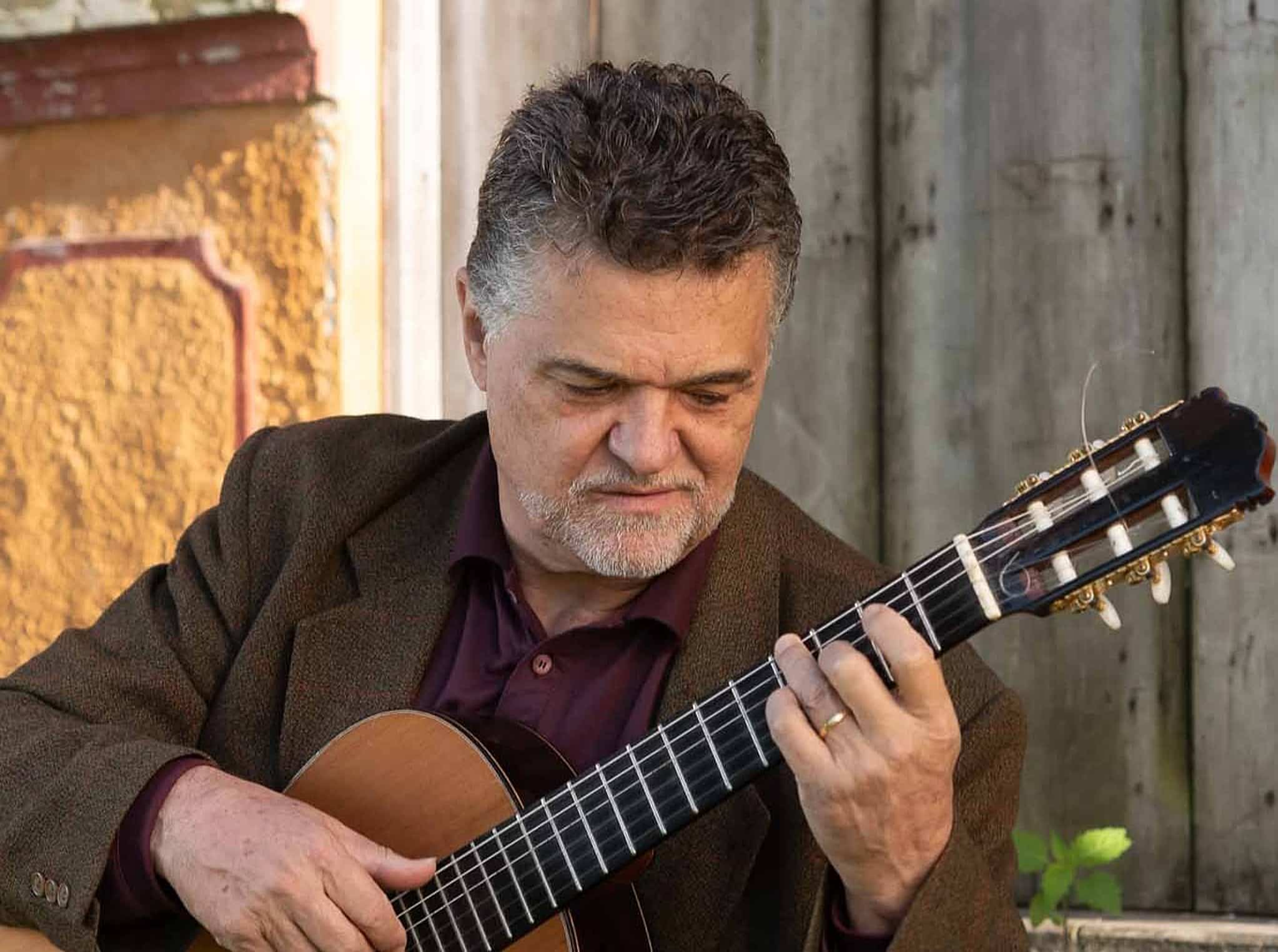 revistaprosaversoearte.com - Marcus LLerena e o violão clássico no Espaço Guiomar Novaes