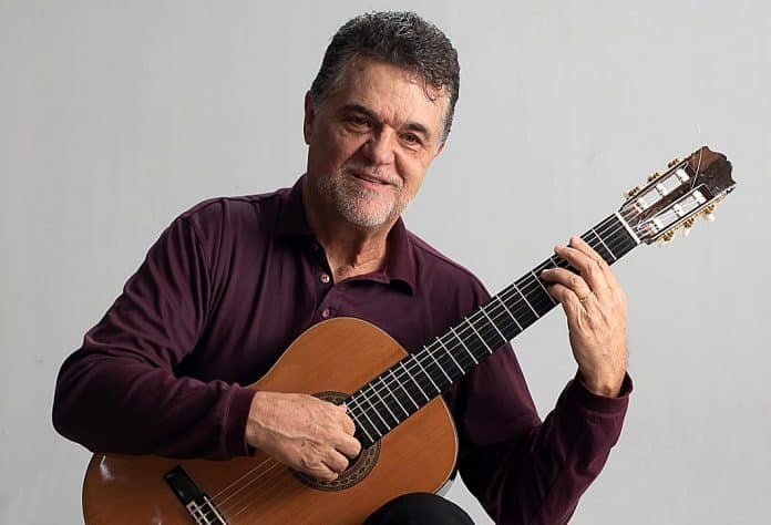 Marcus LLerena e o violão clássico no Espaço Guiomar Novaes