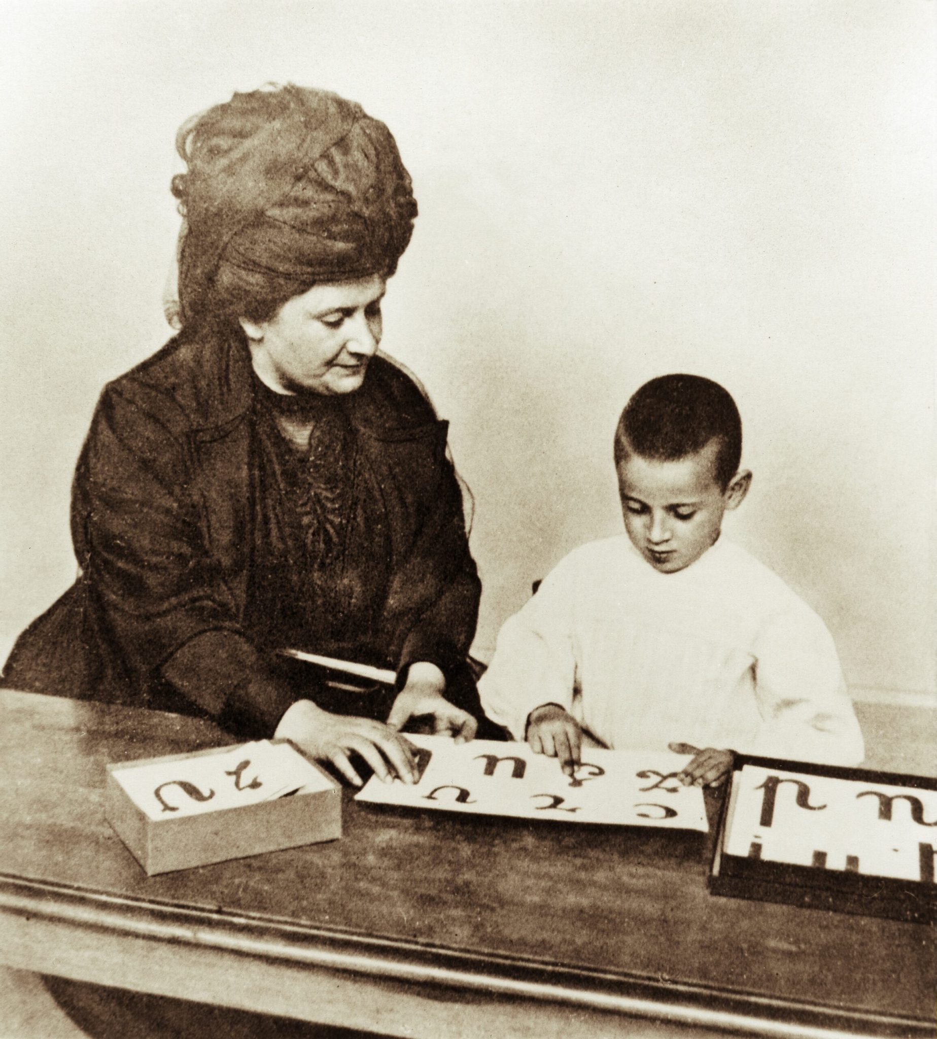revistaprosaversoearte.com - Maria Montessori - Uma vida dedicada à educação e às crianças