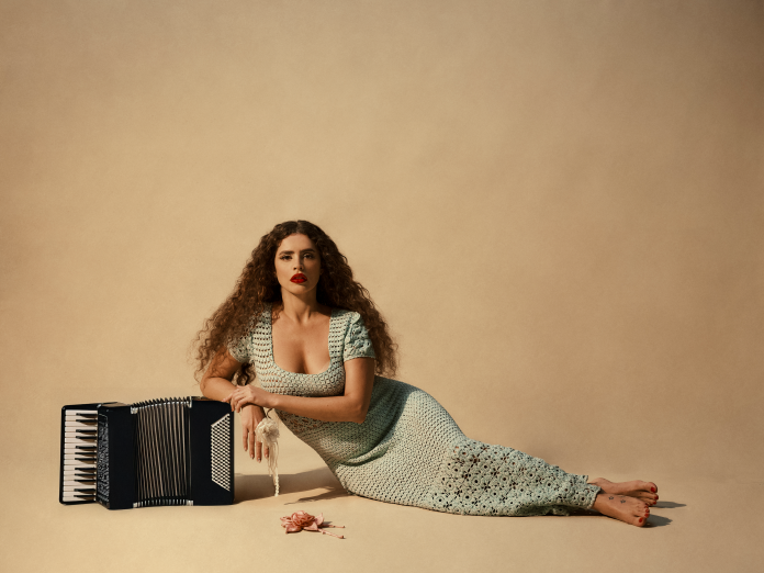 Natascha Falcão lança EP ‘Universo de Paixão II’