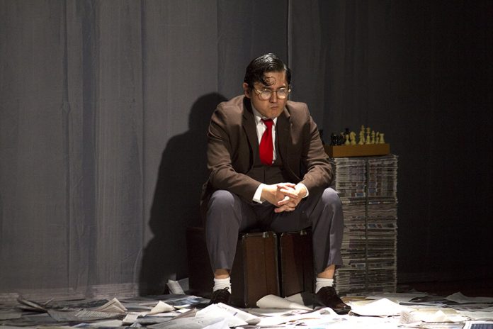 Espetáculo ‘O Legítimo Pai da Bomba Atômica’ tem apresentações gratuitas no Teatro Alfredo Mesquita