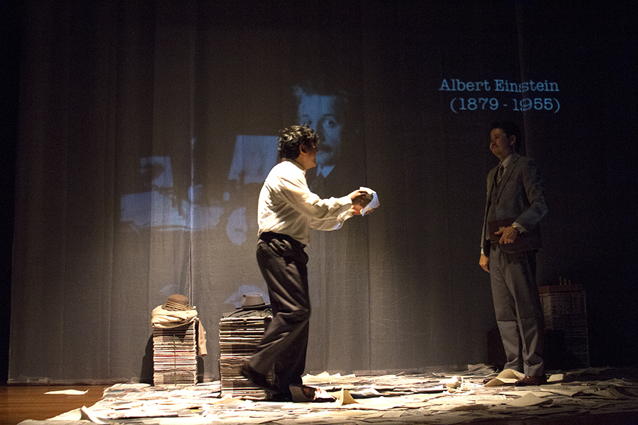 Espetáculo 'O Legítimo Pai da Bomba Atômica' tem apresentações gratuitas no Teatro Alfredo Mesquita revistaprosaversoearte.com - Espetáculo 'O Legítimo Pai da Bomba Atômica' tem apresentações gratuitas no Teatro Alfredo Mesquita