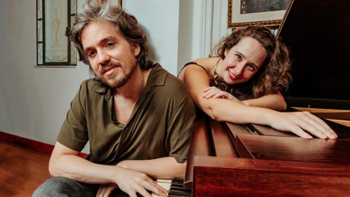 Julie Wein e Paulo Francisco Paes na Casa do Choro
