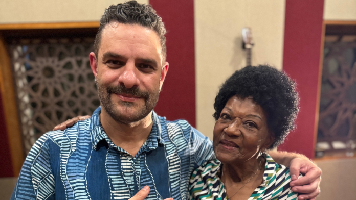 Single ‘Quem Vem Pra Beira do Mar’ | Adriano Grineberg e Alaíde Costa
