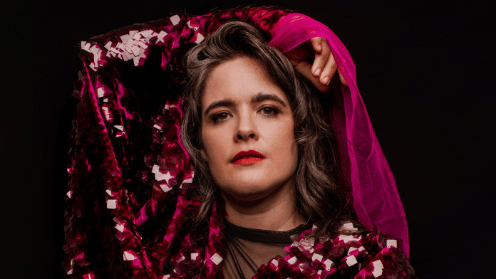 Alessandra Leão se apresenta no Galpão Ladeira das Artes, no  Rio de Janeiro