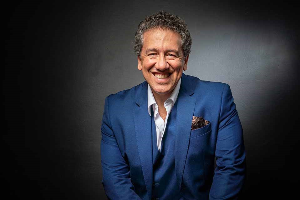 revistaprosaversoearte.com - 'Altemar Canta Sinatra' com SP Pops Jazz Band no Teatro B32