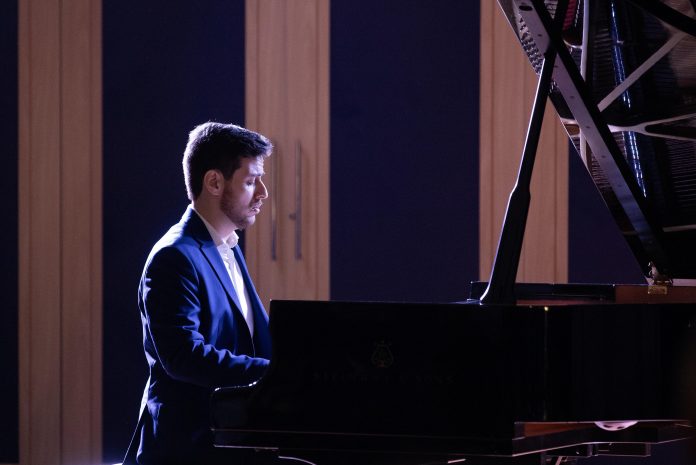 Série Piano na Sala recebe o pianista Ervino Rieger | Espaço Guiomar Novaes