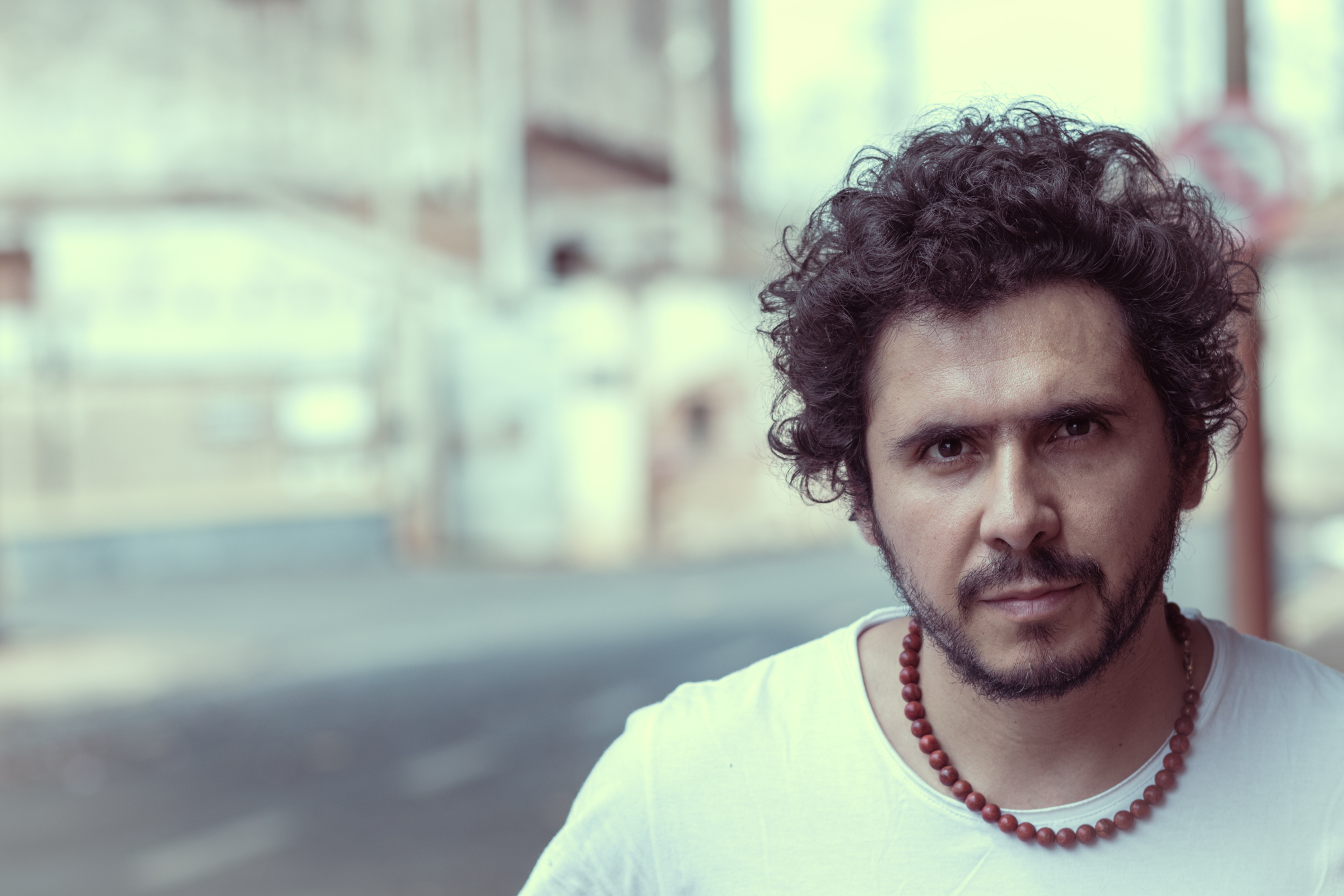 revistaprosaversoearte.com - Gustavo Ortiz lança EP 'Desafogo'