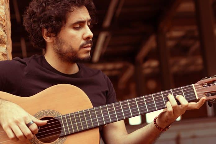 Gustavo Ortiz lança EP ‘Desafogo’