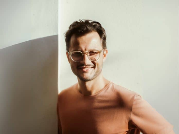 Pablo Lanzoni lança álbum ‘Aviso de não lugar’