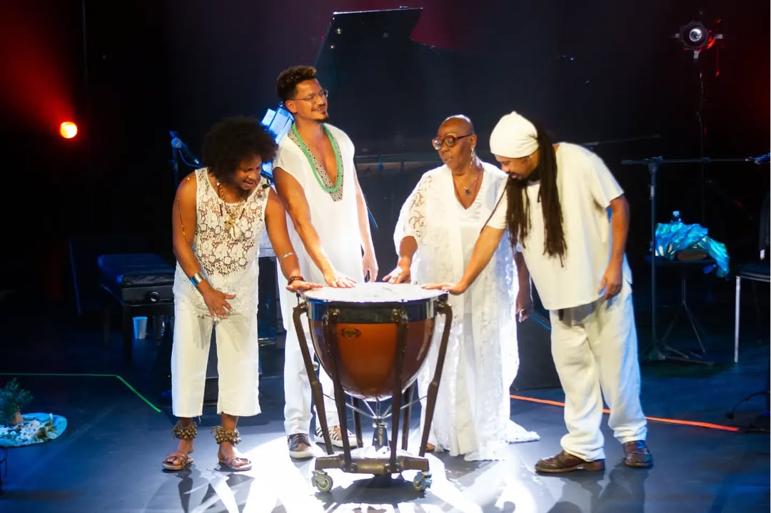 revistaprosaversoearte.com - Show 'Amém & Amém – Naná Vasconcelos 80 anos' na Caixa Cultural do Rio de Janeiro