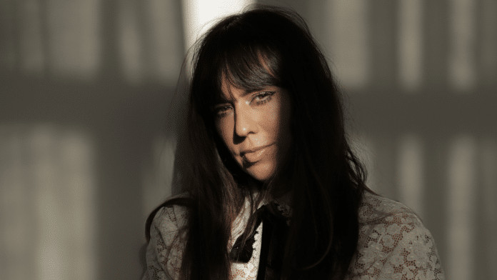 Silvia Machete apresenta show intimista ‘Under the cover’ no Baretto, em São Paulo