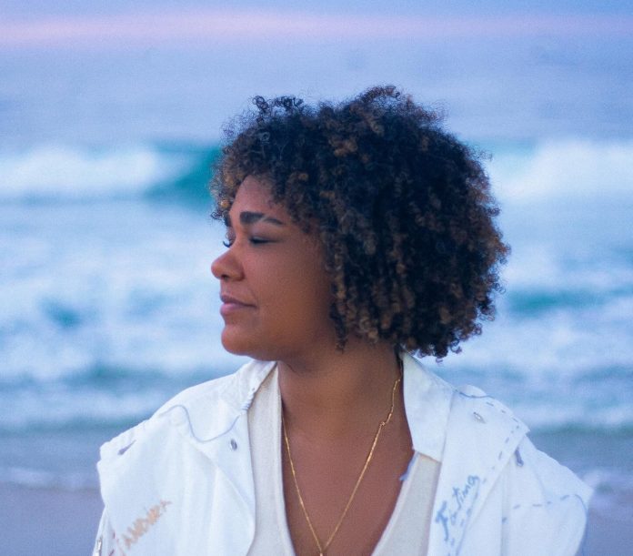 Afra lança EP ‘Casa Azul’