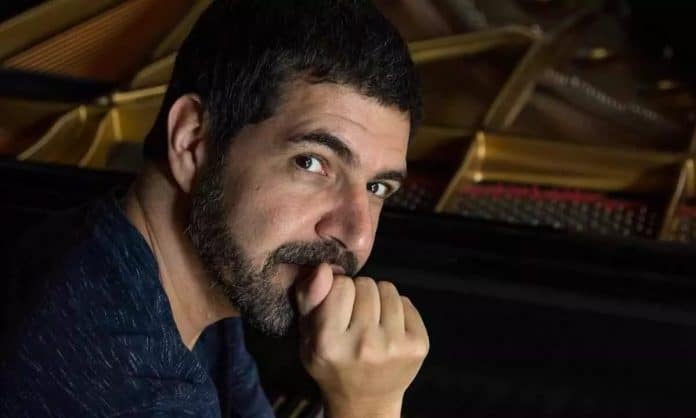 André Mehmari lança álbum ‘André Mehmari plays Satie’