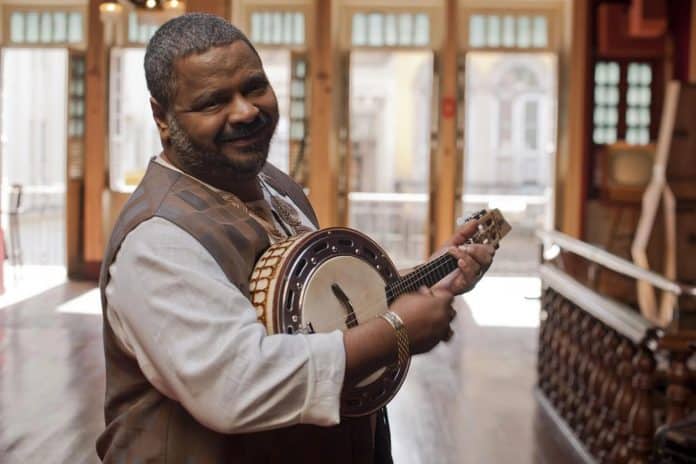Arlindo Cruz, cantor, compositor e multi-instrumentista, morre no Rio