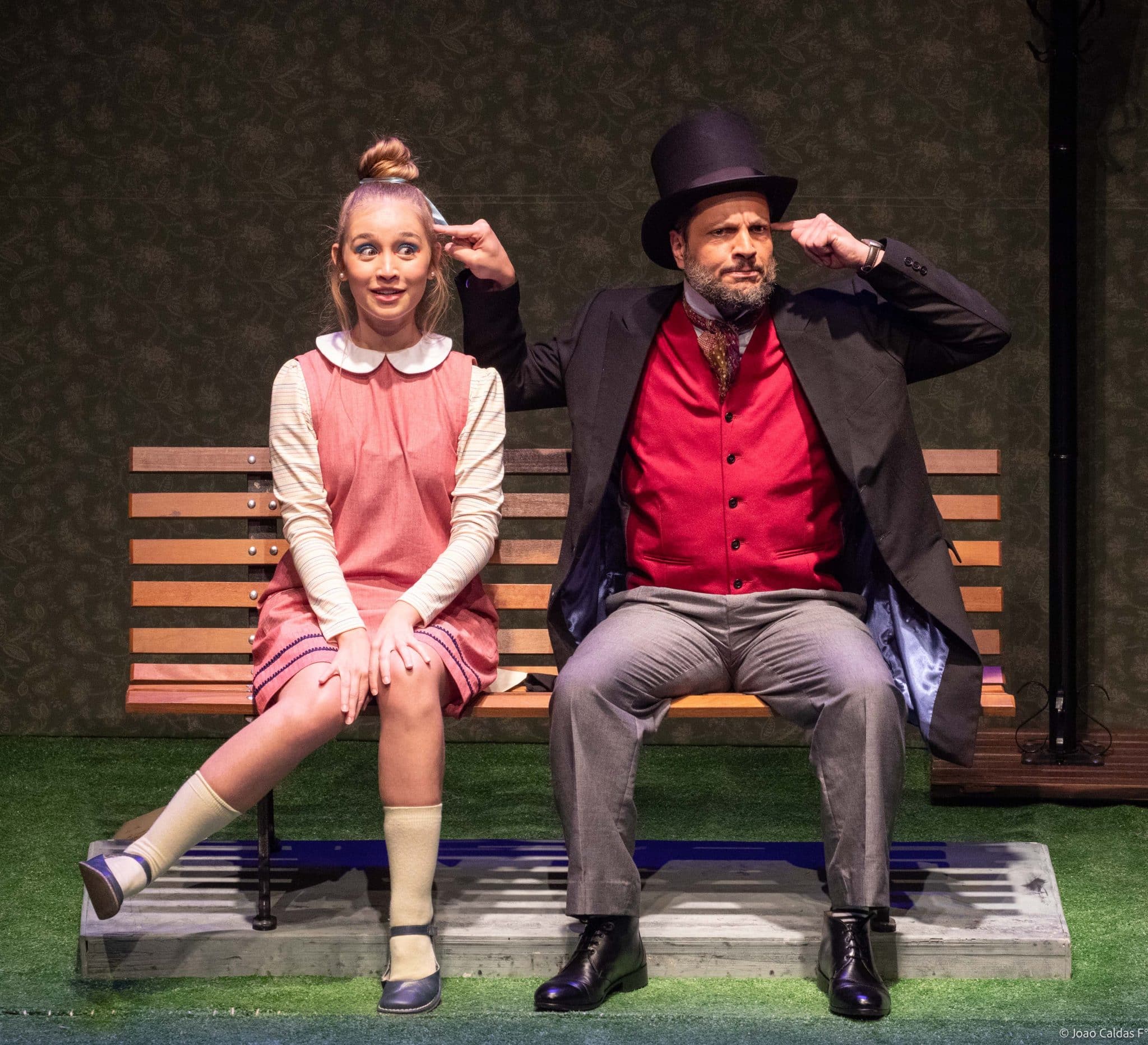 revistaprosaversoearte.com - Espet&aacute;culo infantojuvenil 'Caro Kafka' estreia curta temporada no Sesc 14 Bis