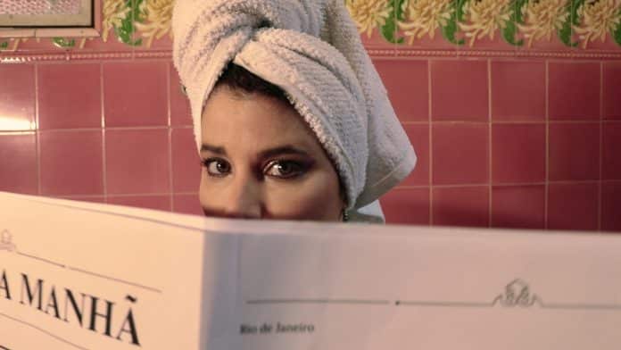 Christine Valença lança single e clipe de ‘Bubblegum Stadium’