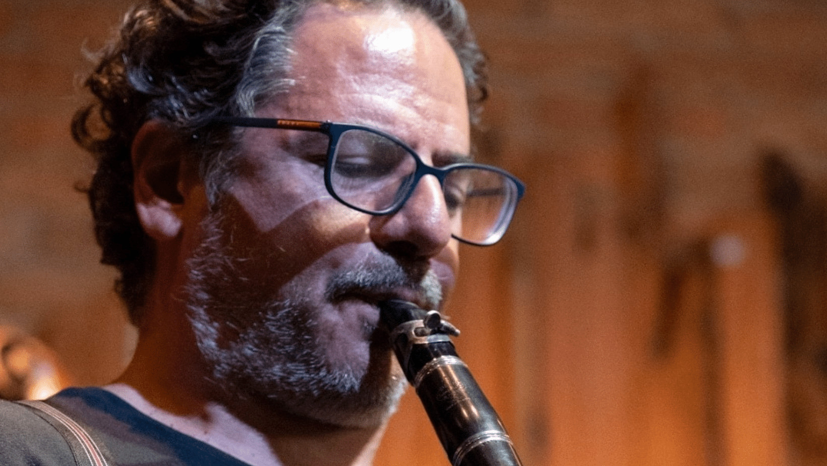 revistaprosaversoearte.com - Sax de Dado Magnelli no Caf&eacute; Fon Fon, em Porto Alegre