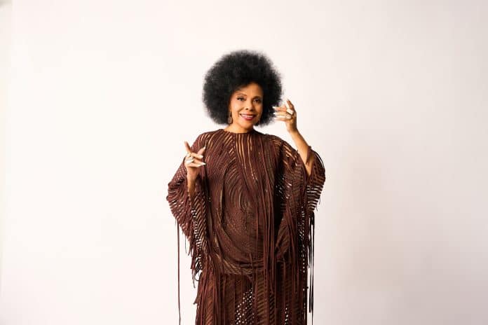 Eliana Pittman celebra 80 anos com novo álbum de jazz, documentário e biografia