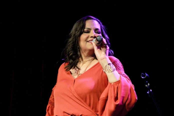 Eliane Faria completa 60 anos com show inédito e convidados no Teatro Rival Petrobras