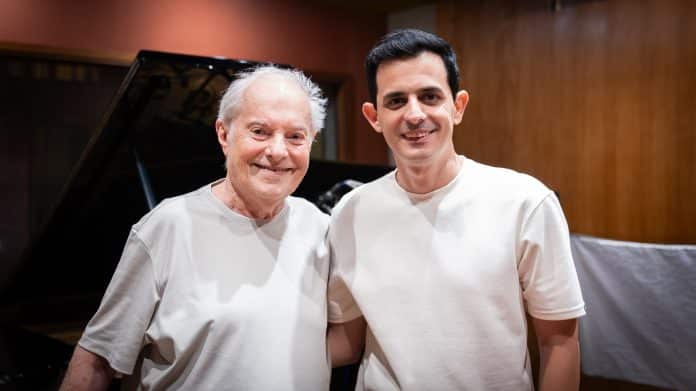Diogo Monzo lança álbum ‘Maré’, com obras de Francis Hime
