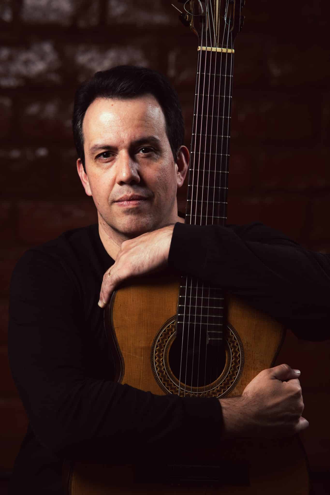 revistaprosaversoearte.com - Gustavo Monteiro lança álbum 'Retribuição'