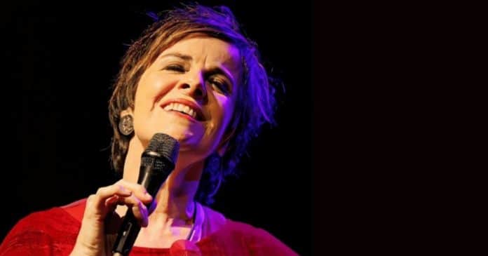 Leila Pinheiro apresenta espetáculo “Viva Meu Samba” no Teatro Riachuelo Rio