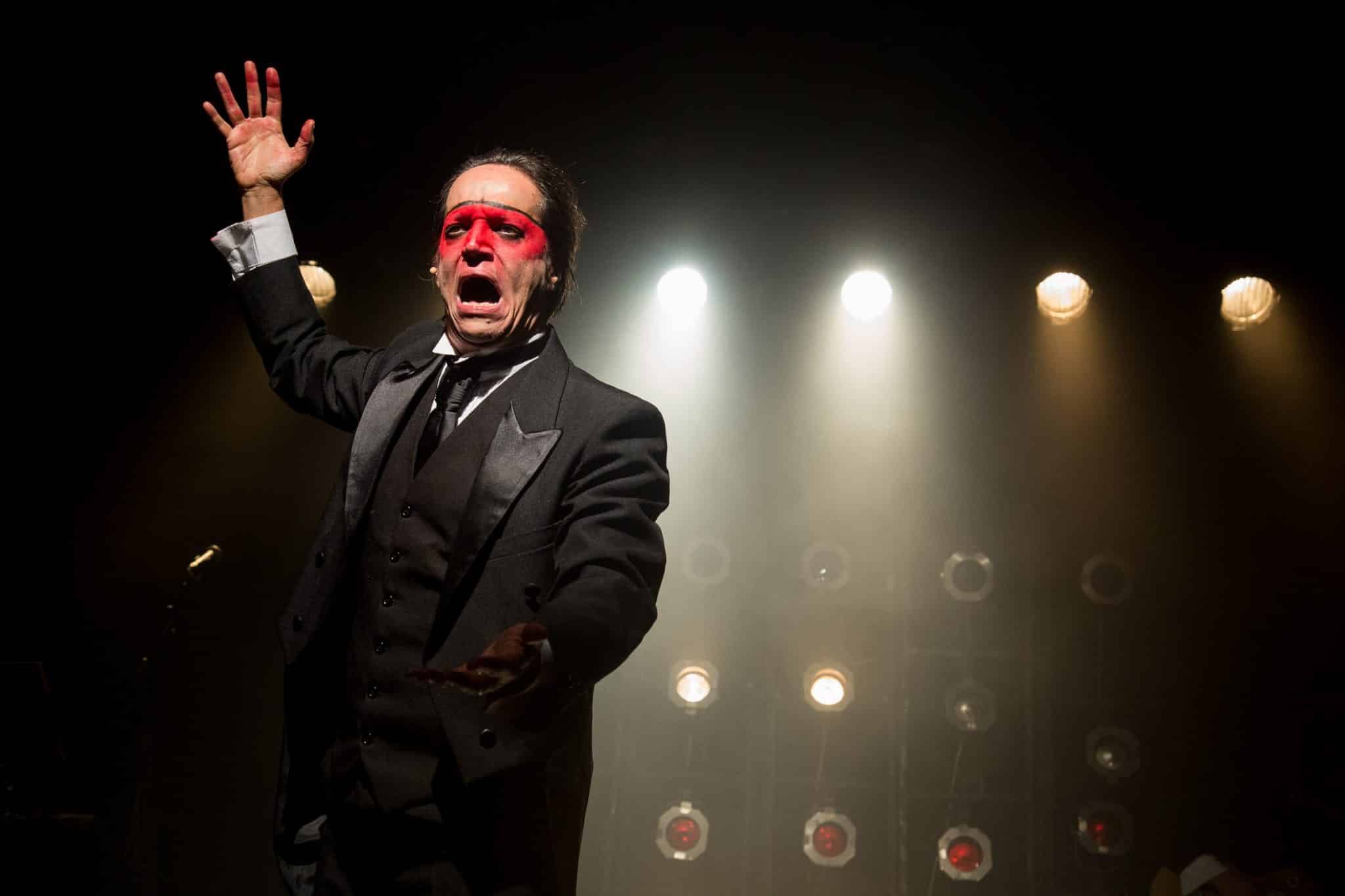 revistaprosaversoearte.com - Teatro Oficina | Ricardo Bittencourt - Boca a Boca: Um Solo para Gregório - Uma Celebração de Vozes, Vidas