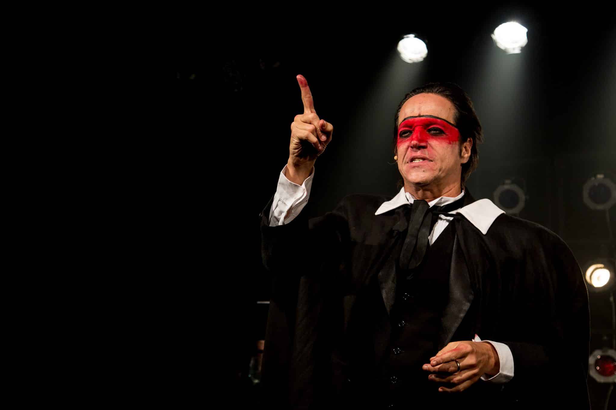 revistaprosaversoearte.com - Teatro Oficina | Ricardo Bittencourt - Boca a Boca: Um Solo para Gregório - Uma Celebração de Vozes, Vidas