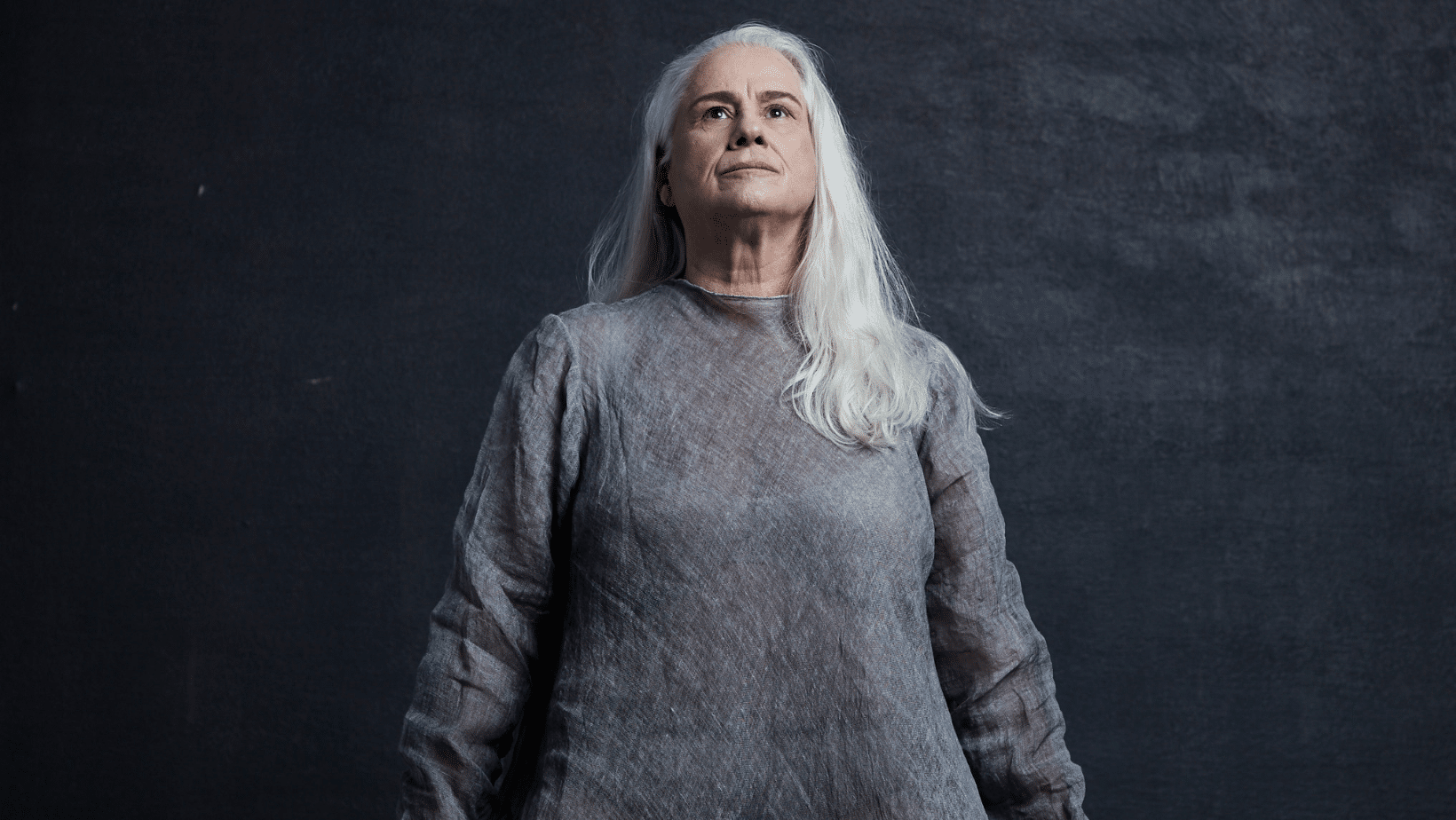 Estrelado por Vera Holtz, Ficções, chega ao Teatro Adolpho Bloch para curta temporada revistaprosaversoearte.com - Estrelado por Vera Holtz, Ficções, chega ao Teatro Adolpho Bloch para curta temporada