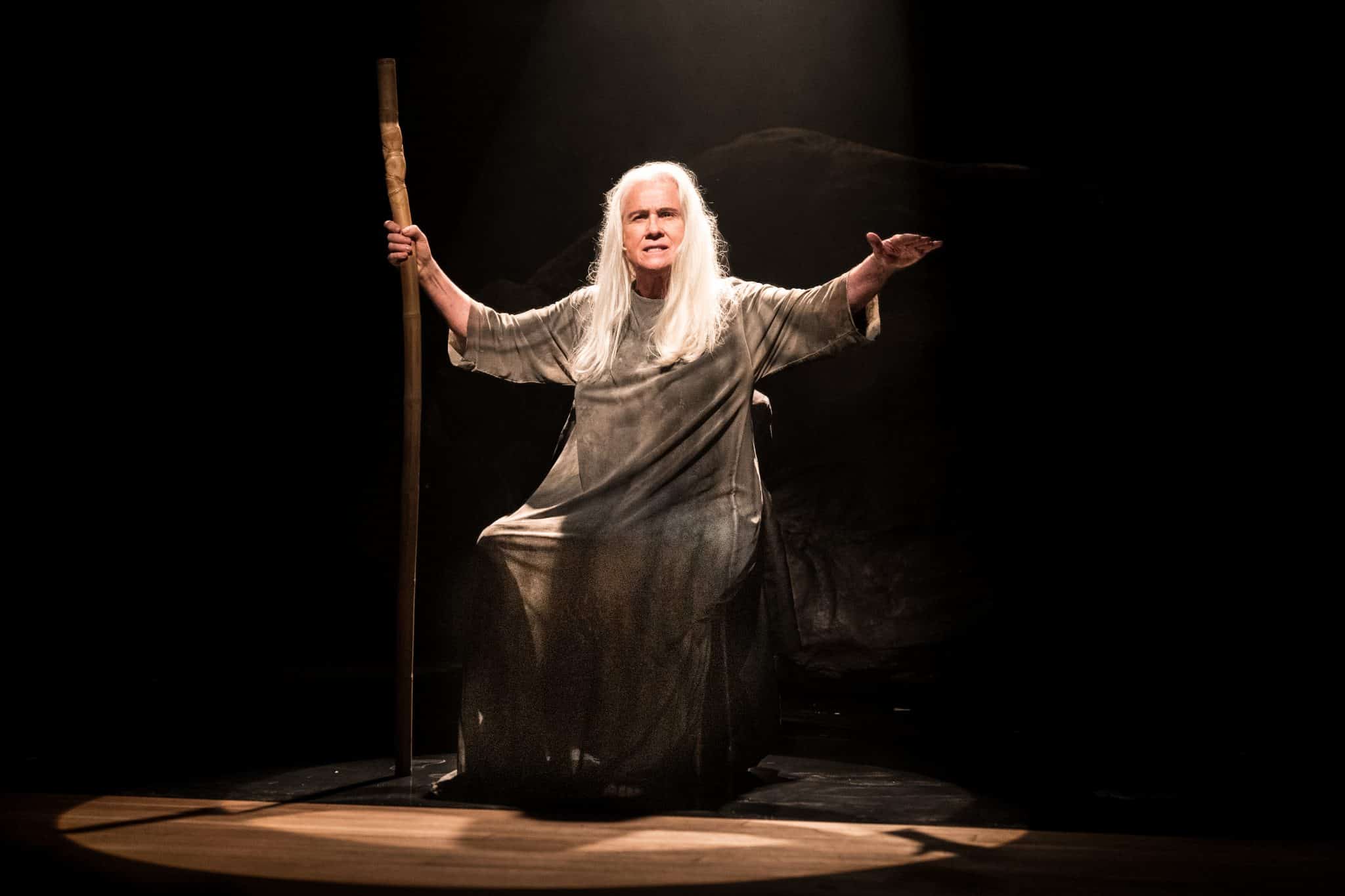 Estrelado por Vera Holtz, Ficções, chega ao Teatro Adolpho Bloch para curta temporada revistaprosaversoearte.com - Estrelado por Vera Holtz, Ficções, chega ao Teatro Adolpho Bloch para curta temporada
