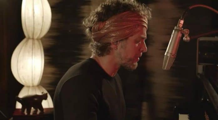 João Ventura transforma ‘Tigresa’, de Caetano Veloso em um tango tropical