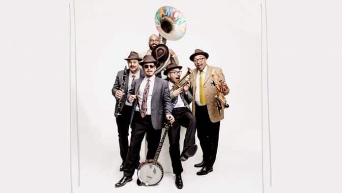 Banda Cucamonga lança o álbum ‘Jazz Dixieland com Sotaque Tupiniquim’