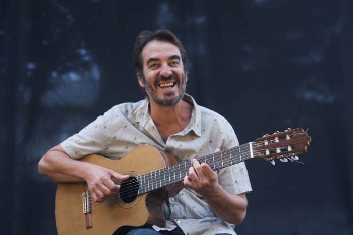 Bernardo Lobo lança álbum ‘Bons Ventos’, celebrando 30 de carreira